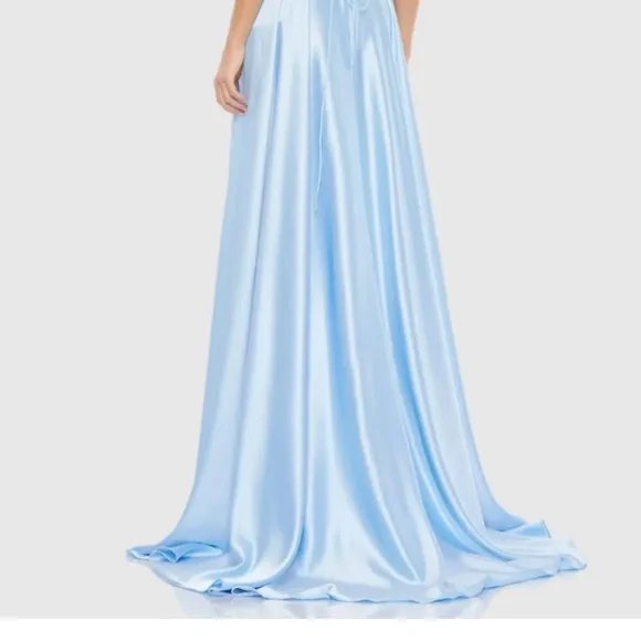 MAC DUGGAL SZ 2 Elegant Light Blue Satin Evening Gown PROM FORMAL NWT - Picture 4 of 5